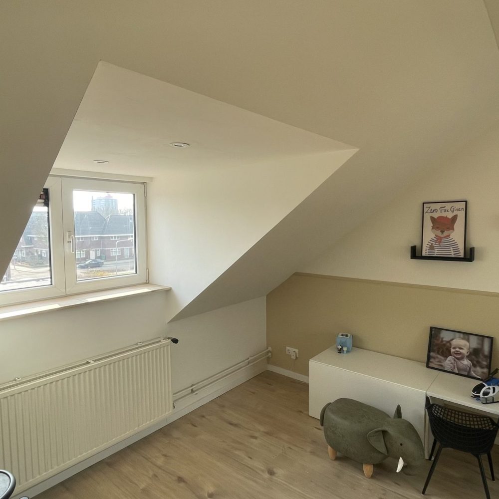 Dakkapel op zolder die zorgt voor meer licht en extra ruimte in de woning