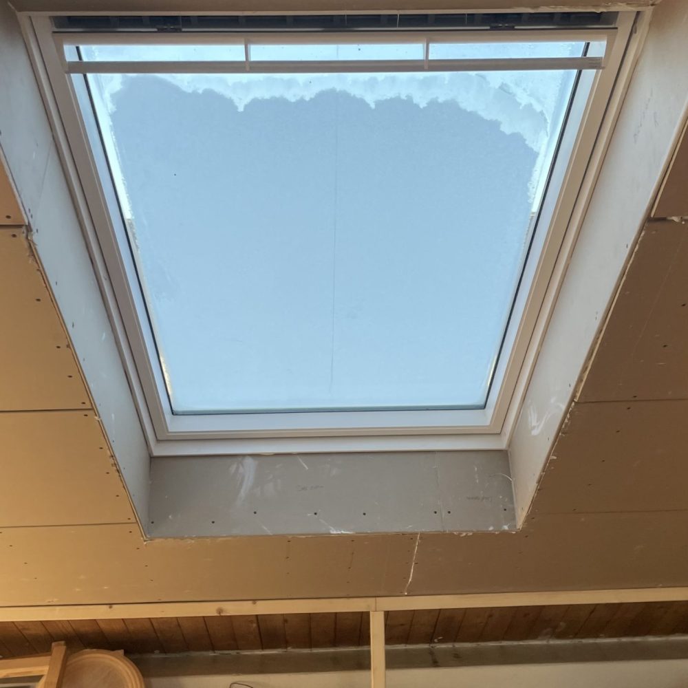 Nieuw dakraam geplaatst . Formaat 900x1600